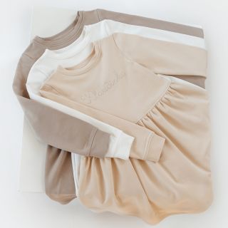 🍂🤎 OTISK BLÍZKOSTI 🤎🍂 Šatičky, které v sobě nesou pocit bezpečí i volnosti. Díky střihu působí upraveně, ale dětem dovolí...