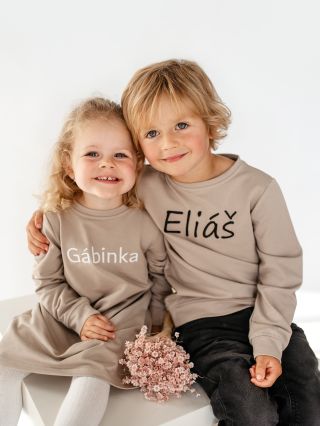 Oblečení, které nechá mluvit úsměvy. 🤎🍂🤎Kolekce OTISKY🤎🍂 . . #mollisbaby #detskamoda #minimalismus #slowfashion...